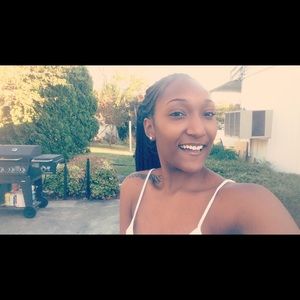 Meet your Posher, Alexis